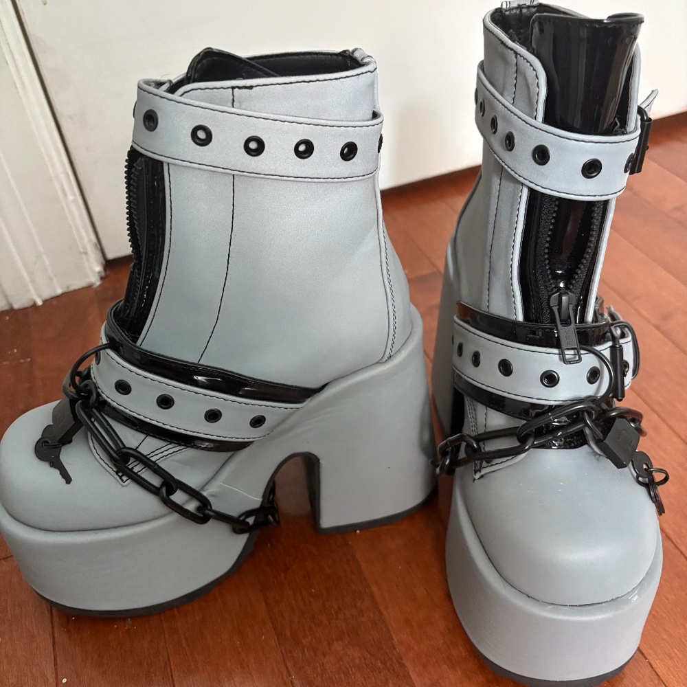 Demonia Camel 205